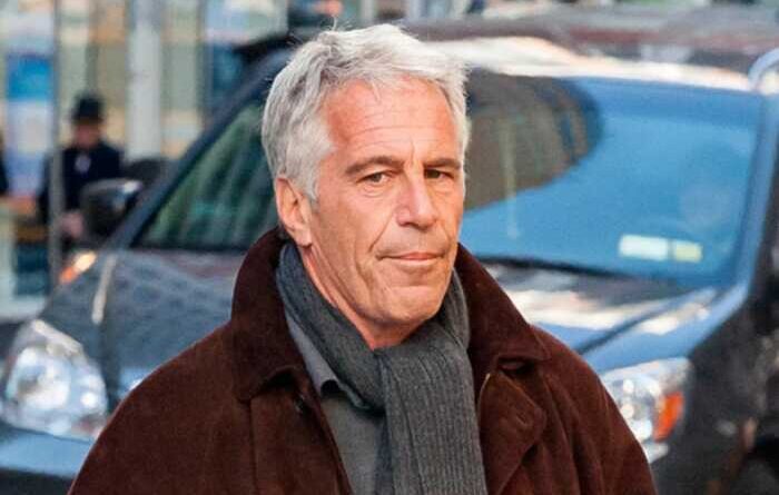 Демократи у Конгресі США оприлюднили нові фото з маєтку Епштейна, серед них — український закордонний паспорт