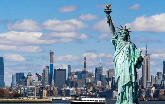 США призупинили програму розіграшу грін-карт через небезпеку