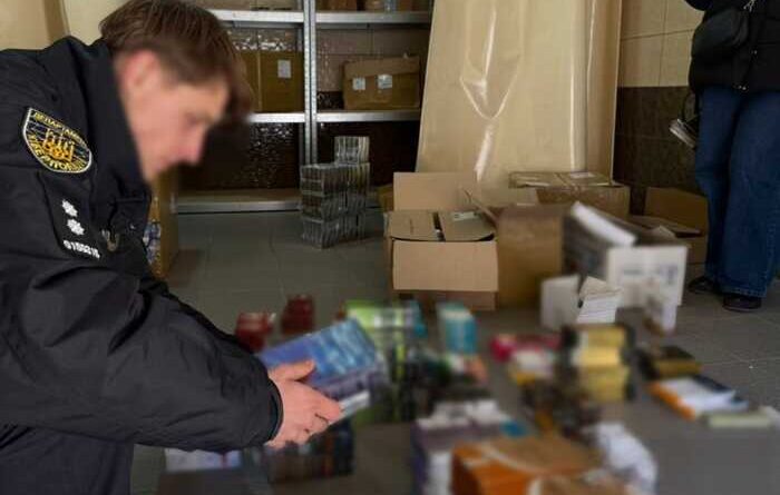 На Хмельниччині викрили групу, яка контрабандою завозила ліки та продавала їх в інтернеті