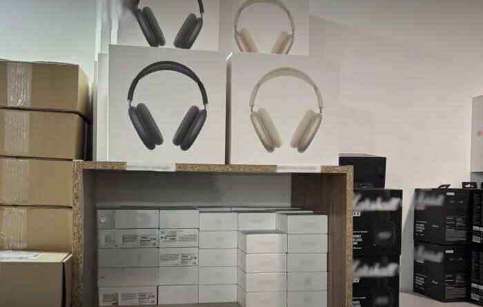 БЕБ викрило мережу продажу фейкових гаджетів із оборотом 30 мільйонів гривень