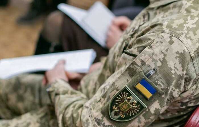 Конфлікт під час мобілізації в Полтаві: цивільні оточили і пошкодили авто ТЦК