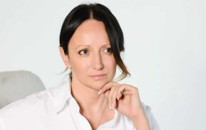 Скандальна забудовниця Влада Молчанова втратила контроль над «Київміськбудом», але через суд забезпечила 1,5 мільйона доларів виплат партнеру NOVUS