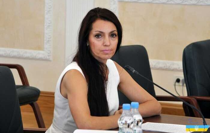 Відставка, Mercedes і земля: як екссуддя Стрілець пішла з посади з мільйонами