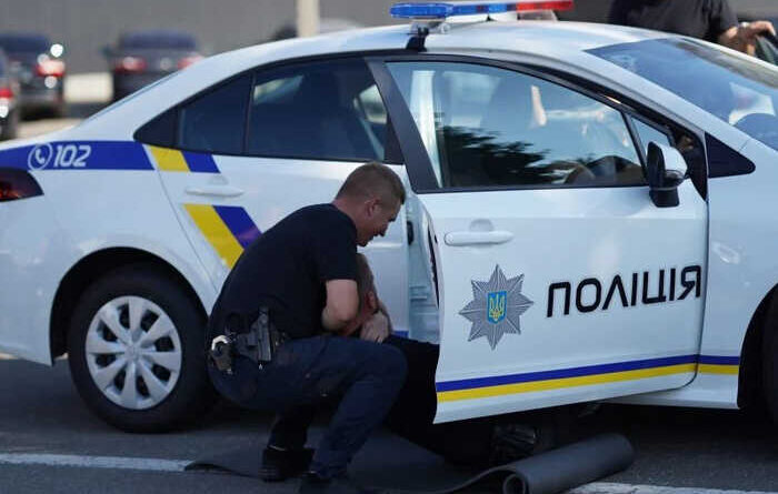 "Служба в тилу" за 12 тисяч доларів: у Києві затримали ділка з ухилення від мобілізації