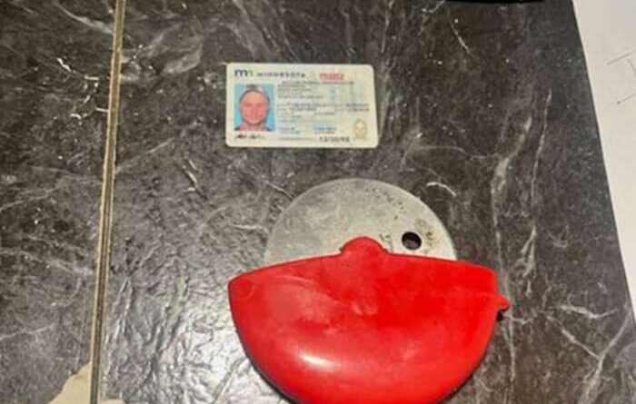 У Нью-Йорку чоловік, видаючи себе за агента ФБР, намагався звільнити обвинуваченого у вбивстві CEO UnitedHealthcare