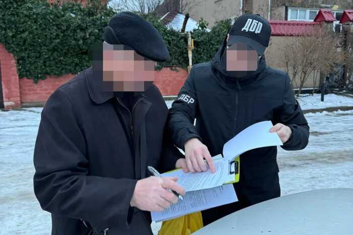 Правоохоронці викрили колаборанта, який допомагав росіянам будувати логістику на Херсонщині