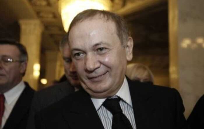 Суд постановив стягнути 123 мільйони гривень з Юрія Іванющенка та пов’язаних осіб на користь ФГВФО