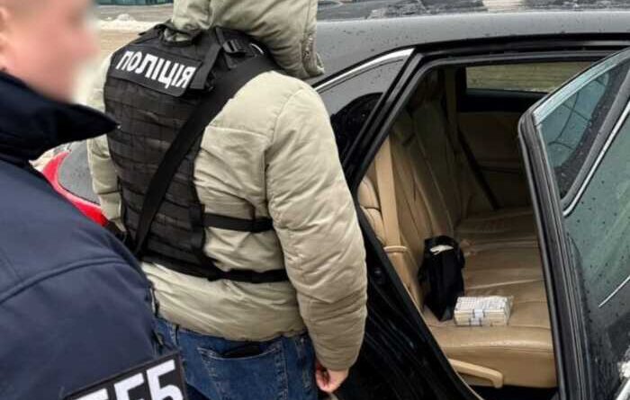 На Київщині викрили схему збуту фальшивої валюти за півціни