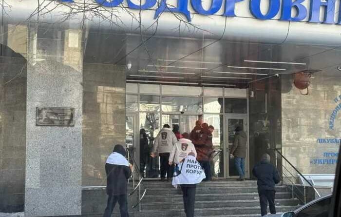 Три поверхи обману в центрі столиці: журналісти зафіксували роботу кол-центру у будівлі «Укрпрофоздоровниці»