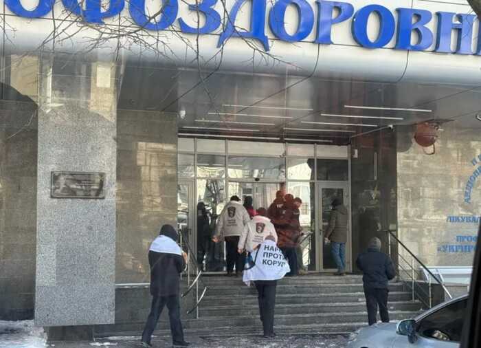 Три поверхи обману в центрі столиці: журналісти зафіксували роботу кол-центру у будівлі «Укрпрофоздоровниці»