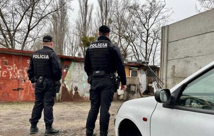 Намагався вкрасти круасани: у Словаччині затримали українця, який переправляв ухилянтів за кордон