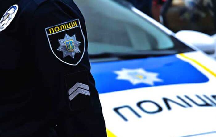 Слідчий поліції Сергій Педорич орендує квартиру у своєї матері і регулярно виграє у російському онлайн-казино