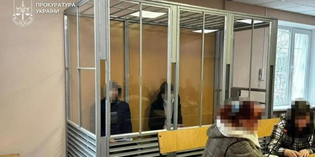 Жорстоко побили та завдали ударів ножем: У Дніпрі затримали підлітків, яких підозрюють у замаху на вбивство військового (фото)