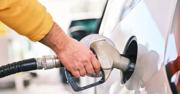 Просто змова? Що насправді стоїть за зростанням цін на АЗС