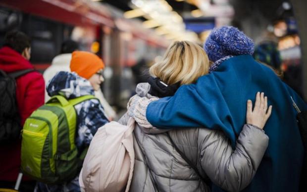 Є інтерес: Європа думає, як втримати українських біженців у себе, - соціолог