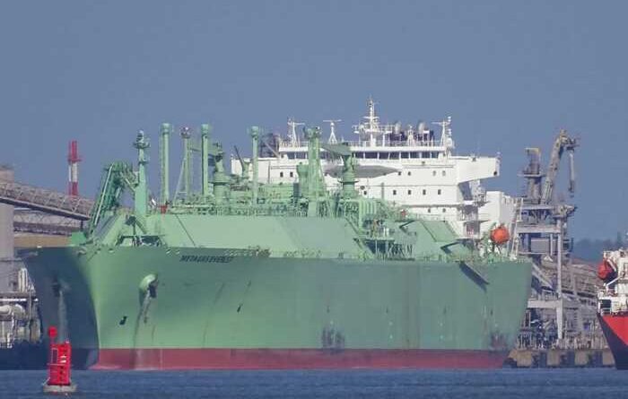 У Середземному морі горить підсанкційний російський танкер