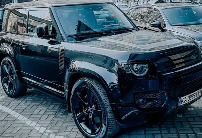 У Києві помітили рідкісний заряджений Land Rover за 8 мільйонів гривень