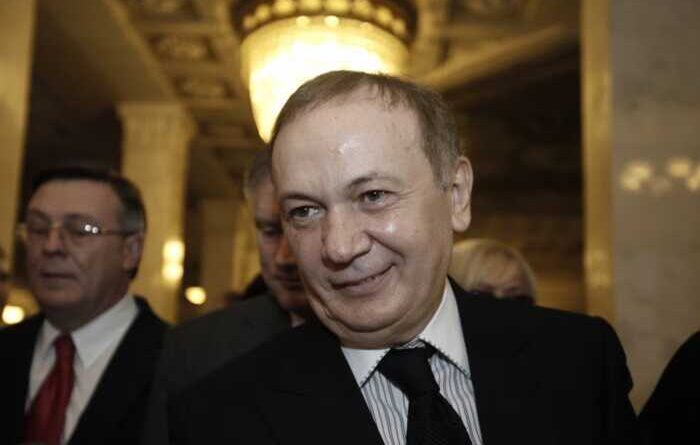 Син «Юри Єнакієвського» Арсен Іванющенко оселився в Дубаї, а його батько літає туди з Росії