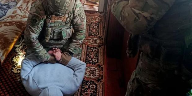 Втекли з військової частини зі зброєю: На Харківщині затримали чоловіків, яких підозрюють у подвійному вбивстві під час застілля