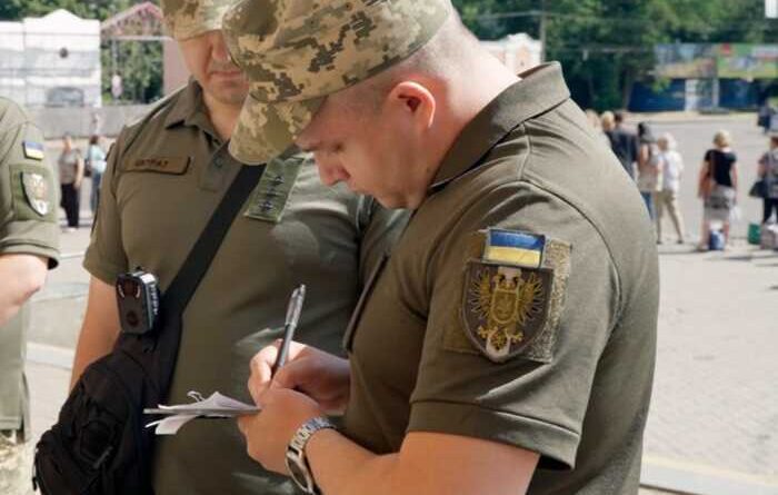 В Одесі працівники ТЦК "пов’язали" адміністратора автомийки з відстрочкою, але потім відпустили