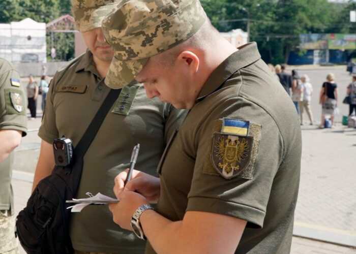 В Одесі працівники ТЦК "пов’язали" адміністратора автомийки з відстрочкою, але потім відпустили
