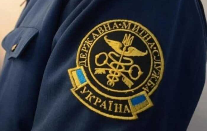 Митниця та «електролюкс»: інспекторка з Чернівців Ілона Руссу задекларувала Audi Q8 e-tron та маєток на 285 «квадратів»