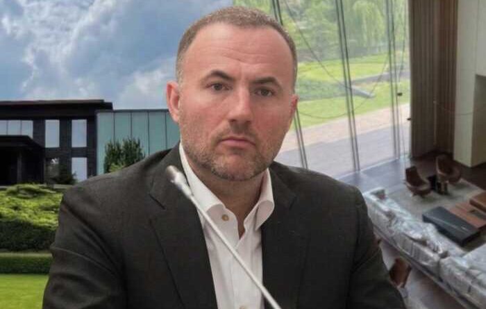Маєток із кінотеатром і масажним салоном: суд розблокував активи підсанкційоного олігарха Фукса в Козині на понад 200 мільйонів гривень