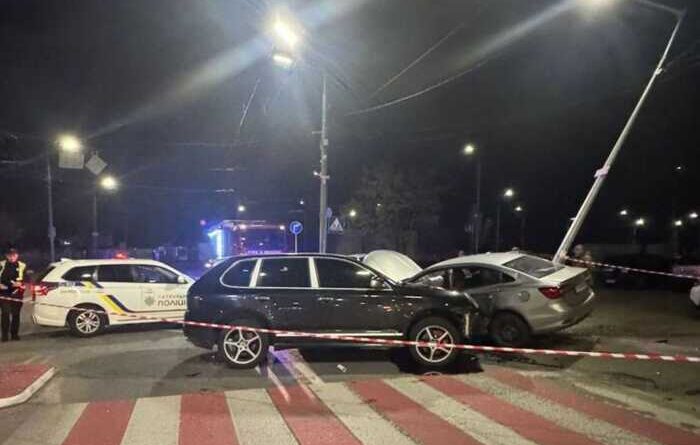 1,94 проміле та четверо постраждалих: на Оболоні п’яний водій Porsche Cayenne спричинив масову ДТП