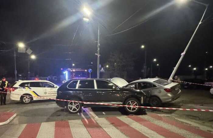 1,94 проміле та четверо постраждалих: на Оболоні п’яний водій Porsche Cayenne спричинив масову ДТП