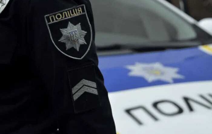 У Вінниці чоловік, тікаючи від ТЦК, виліз на дах магазину