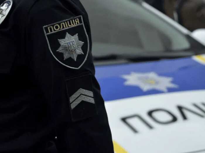 У Вінниці чоловік, тікаючи від ТЦК, виліз на дах магазину