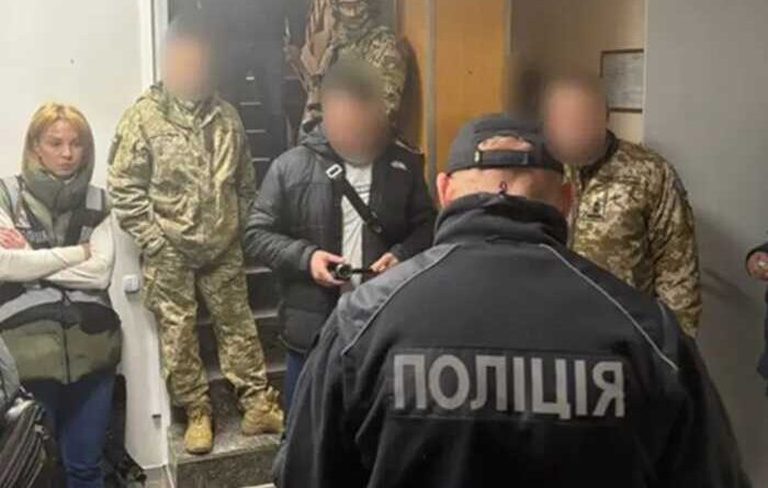 «Платний вихід» із ТЦК: у Борисполі затримали посадовця за хабар у 2500 доларів
