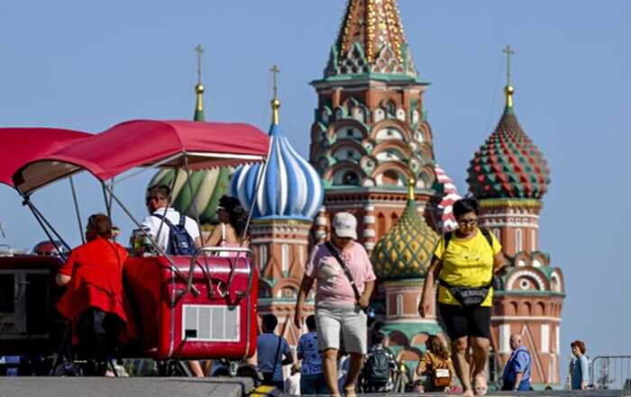 Економіка РФ пішла на дно: мільйони росіян відправляють у простої та вимушені відпустки