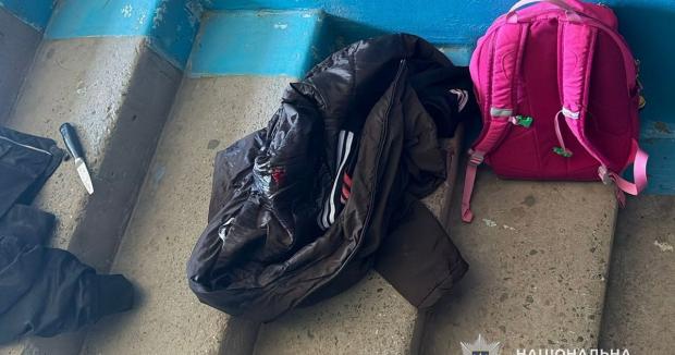 Справжній замах на вбивство: У Тернополі 15-річна школярка порізала ножем однокласницю, уламок залишився в голові