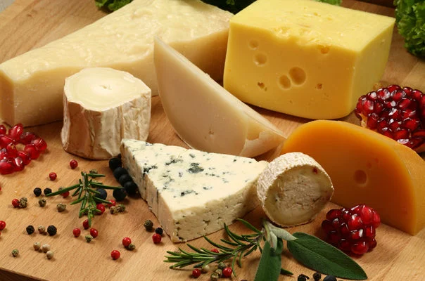 Польський сир витісняє український: Що відбувається на ринку продуктів