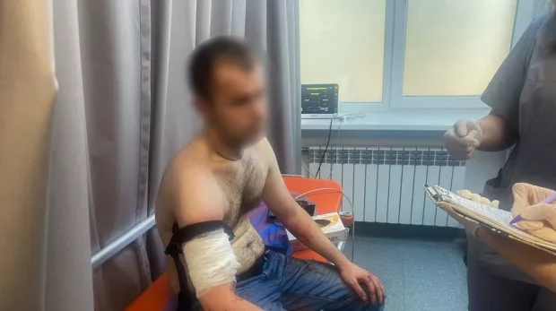 У Запоріжжі чоловік під час обшуку завдав ножові удари кільком поліцейським і був застрелений на місці