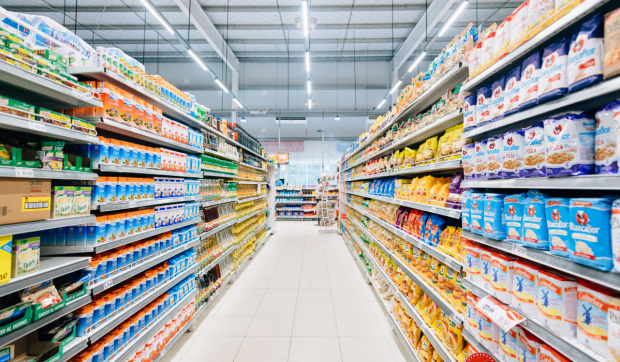 Готуйтеся до удару! Продукти в Україні різко подорожчають, економіст назвав терміни