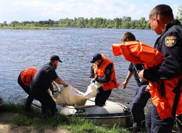 На Чернігівщині з Десни дістали тіло чоловіка, який зник понад тиждень тому