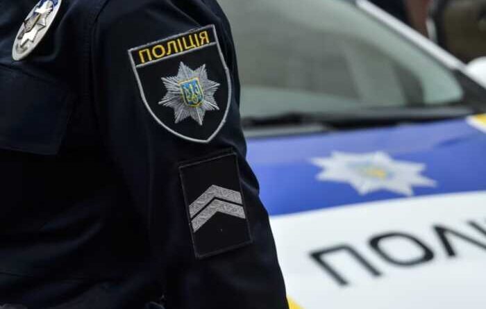 У Дніпрі група підлітків жорстоко побила жінку посеред білого дня: потерпіла у лікарні з важкими переломами