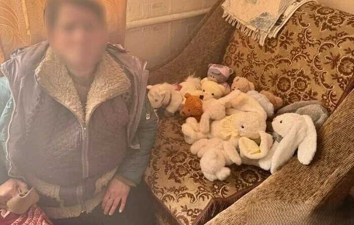 На Рівненщині засудили жінку, яка вкрала іграшки з могили дитини