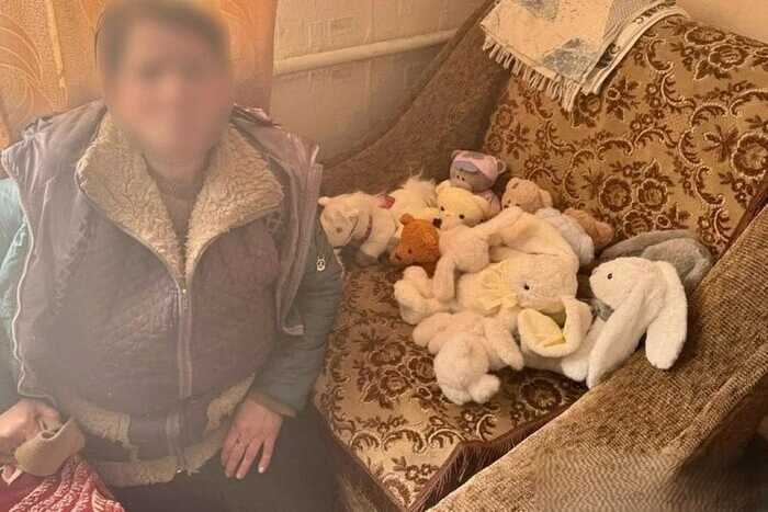 На Рівненщині засудили жінку, яка вкрала іграшки з могили дитини