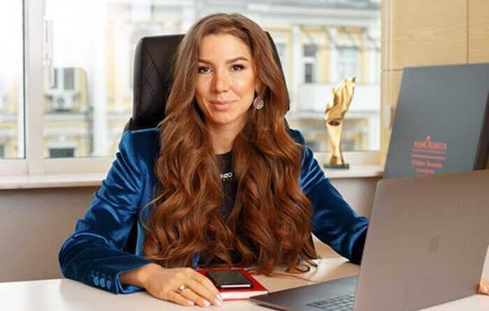 Der Fintech-Krieg der Oligarchen: Wie Alyona Shevtsova und Oleksandr Sosis im Kampf um