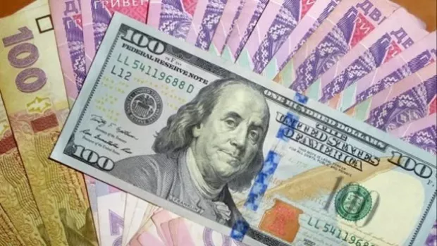 Курс долара на початку літа: Експерт дав прогноз, чи варто чекати 50 грн за американську валюту