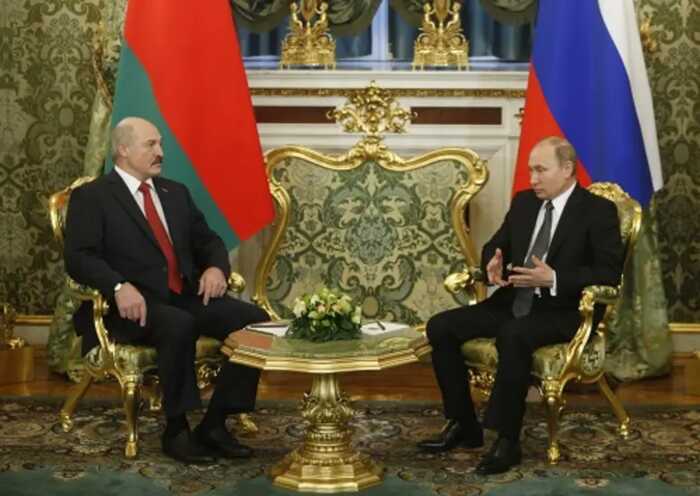 Самопроголошений президент Лукашенко терміново вилетів до Москви на зустріч з Путіним