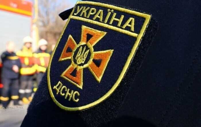У Рівному дівчина опинилася в пастці поштомата: її визволили рятувальники