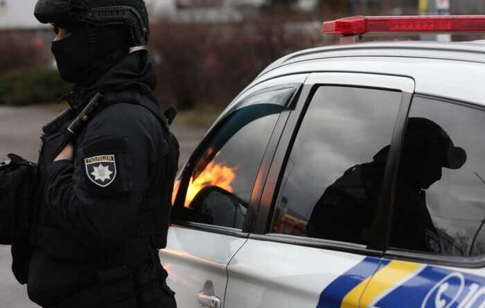 Поліція Одеси затримала чоловіка, який заблокував людей у перукарні, постраждалих немає