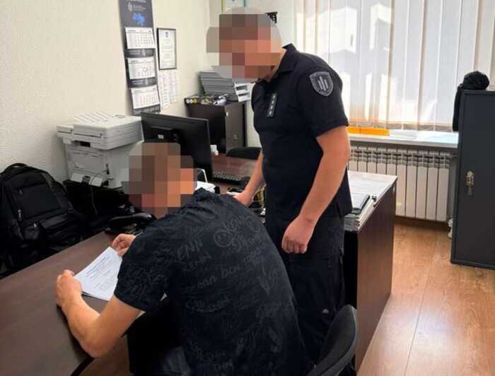 Поліцейський зламав чоловіку руку під час доставки до ТЦК — ДБР