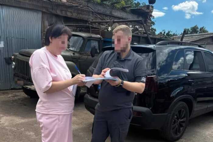 Майже три роки не служила, але отримала 1,3 мільйона гривень: на Запоріжжі викрили корупційну схему
