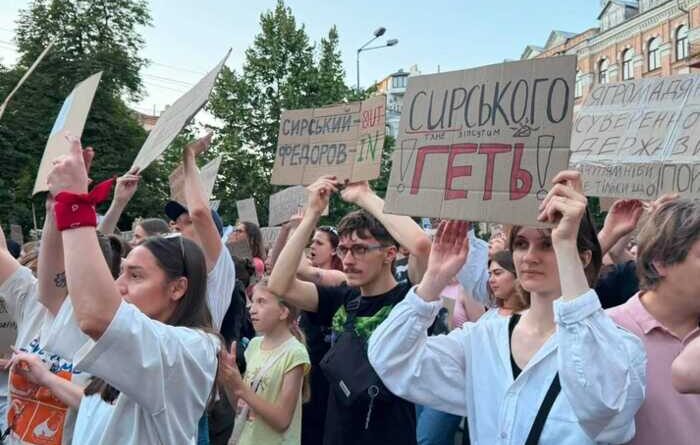 У Києві та інших містах третій день йдуть протести через відставку Михайла Федорова