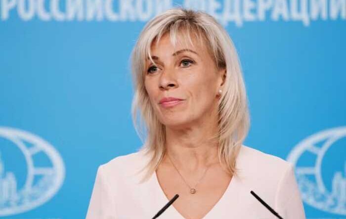 Дипломатичне дно у Москві: Захарова відмовилася потиснути руку послу Німеччини через відео про паливну кризу